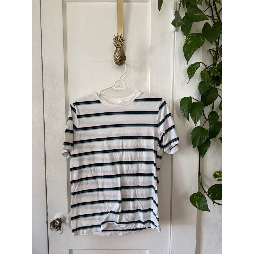Old Navy men’s size small soft washed t-shirt